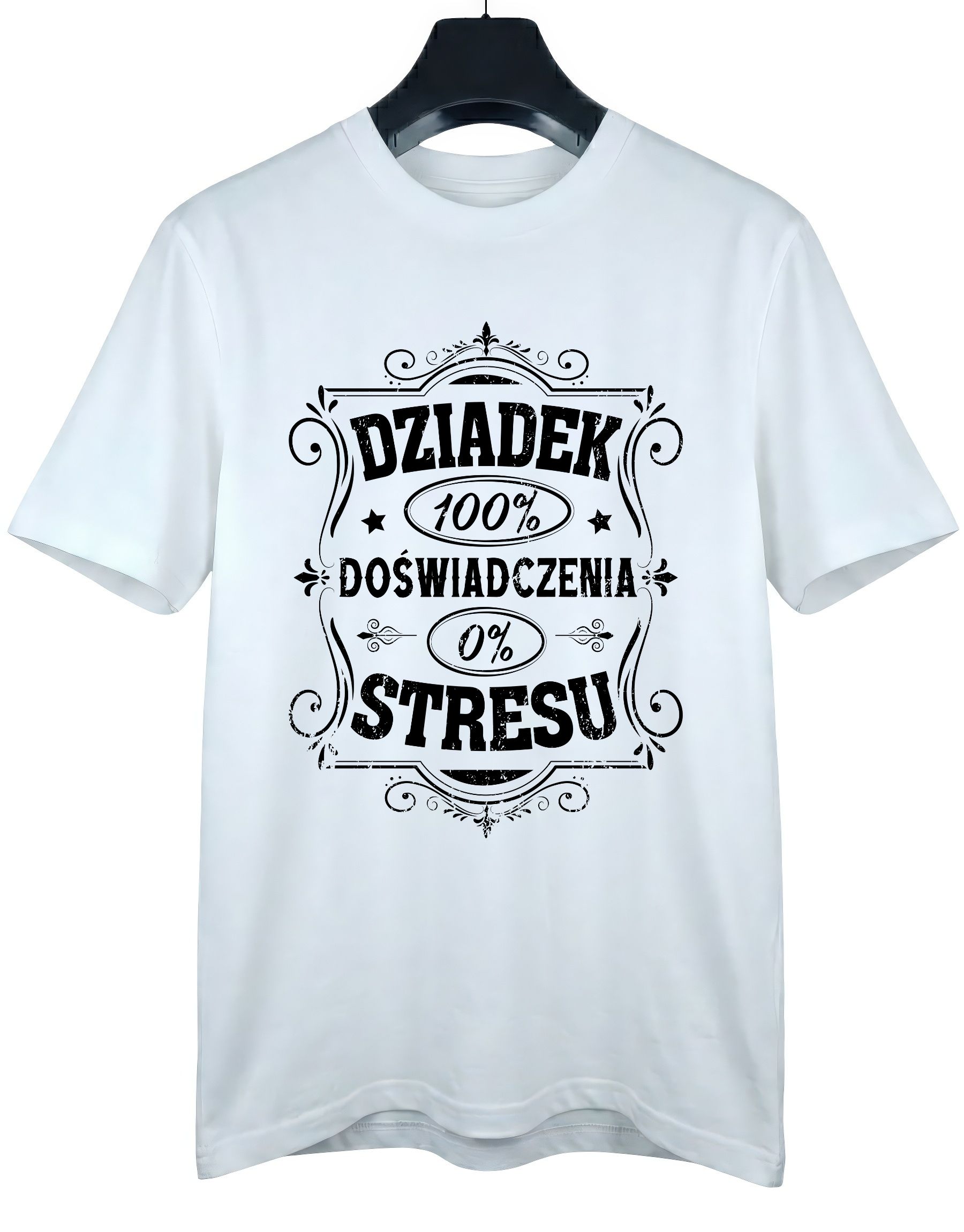 koszulka-dziadek-zero-stresu-biala-wieszak