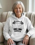 bluza-dla-babci-z-kapturem-najlepsza-babcia-biala