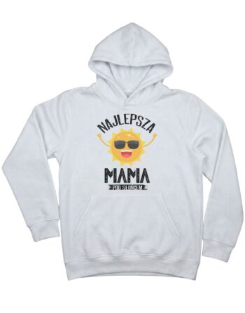 biała bluza dla mamy z kapturem z grafiką przedstawiającą uśmiechnięte słońce w okularach przeciwsłonecznych z napisem 'Najlepsza mama pod słońcem' zaprezentowana na płasko