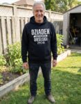 bluza-na-dzien-dziadka-z-kapturem-instrukcja-czarna