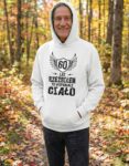 bluza-z-kapturem-60-lat-rzezbilem-biala