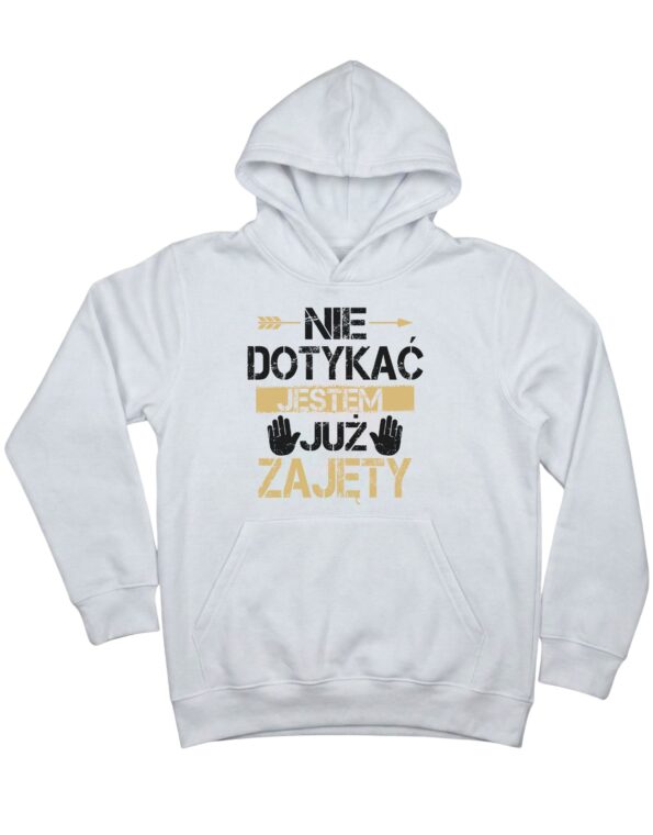 biała bluza dla chłopaka z kapturem z napisem 'Nie dotykać jestem już zajęty' zaprezentowana na płasko