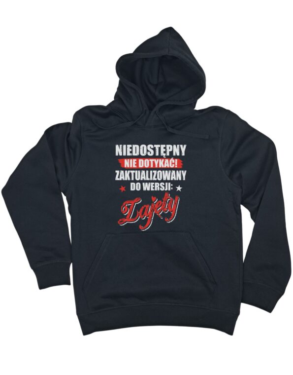 czarna bluza dla chłopaka z kapturem z napisem 'Niedostępny nie dotykać zaktualizowany do wersji zajęty' zaprezentowana na płasko