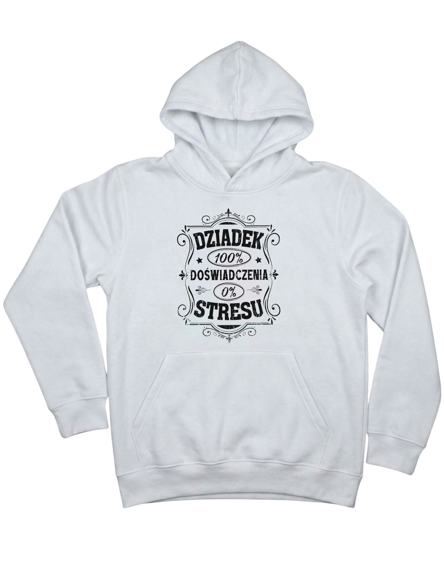 bluza-z-kapturem-dla-dziadka-zero-stresu-biala biała bluza dla dziadka z kapturem ze śmiesznym napisem 'Dziadek-100% doświadczenia-0% stresu' zaprezentowana na płasko
