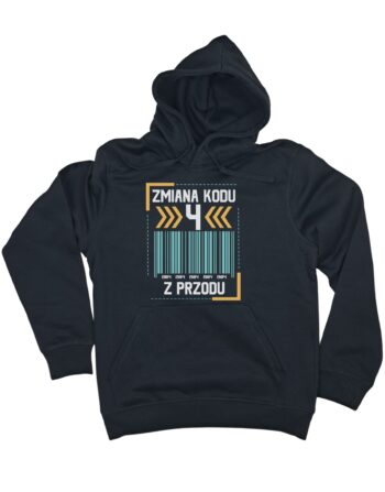 czarna bluza z kapturem na urodziny z wizualizacją kodu kreskowego i napisem 'Zmiana kodu 4 z przodu' zaprezentowana na płasko