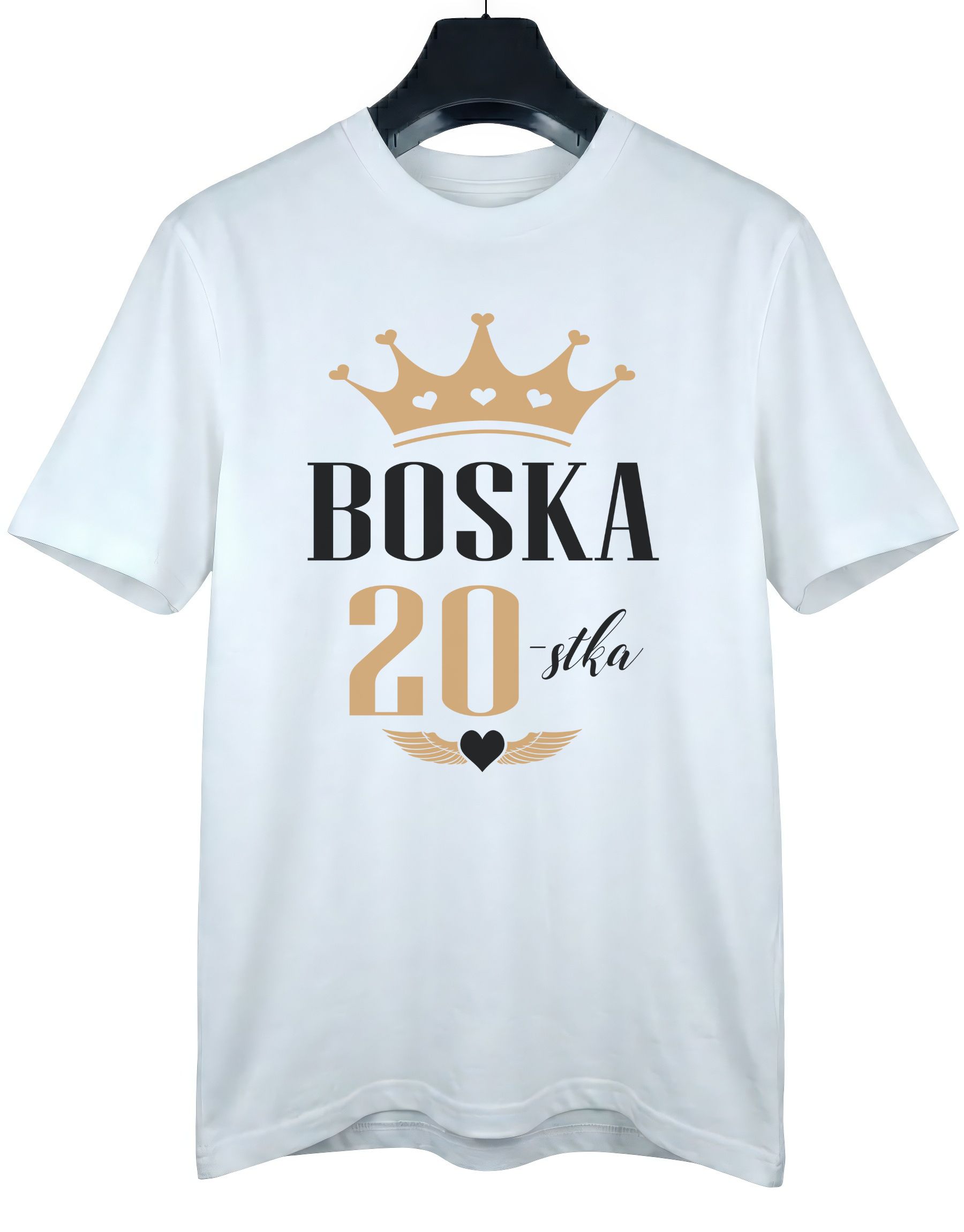 koszulka-boska-20-biala-na-wieszaku biała koszulka urodzinowa ze śmiesznym napisem 'Boska 20' zaprezentowana na wieszaku