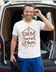 koszulka-ohm-sweet-ohm-dla-elektryka-biala