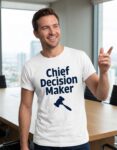 koszulka-chief-decision-maker-biala