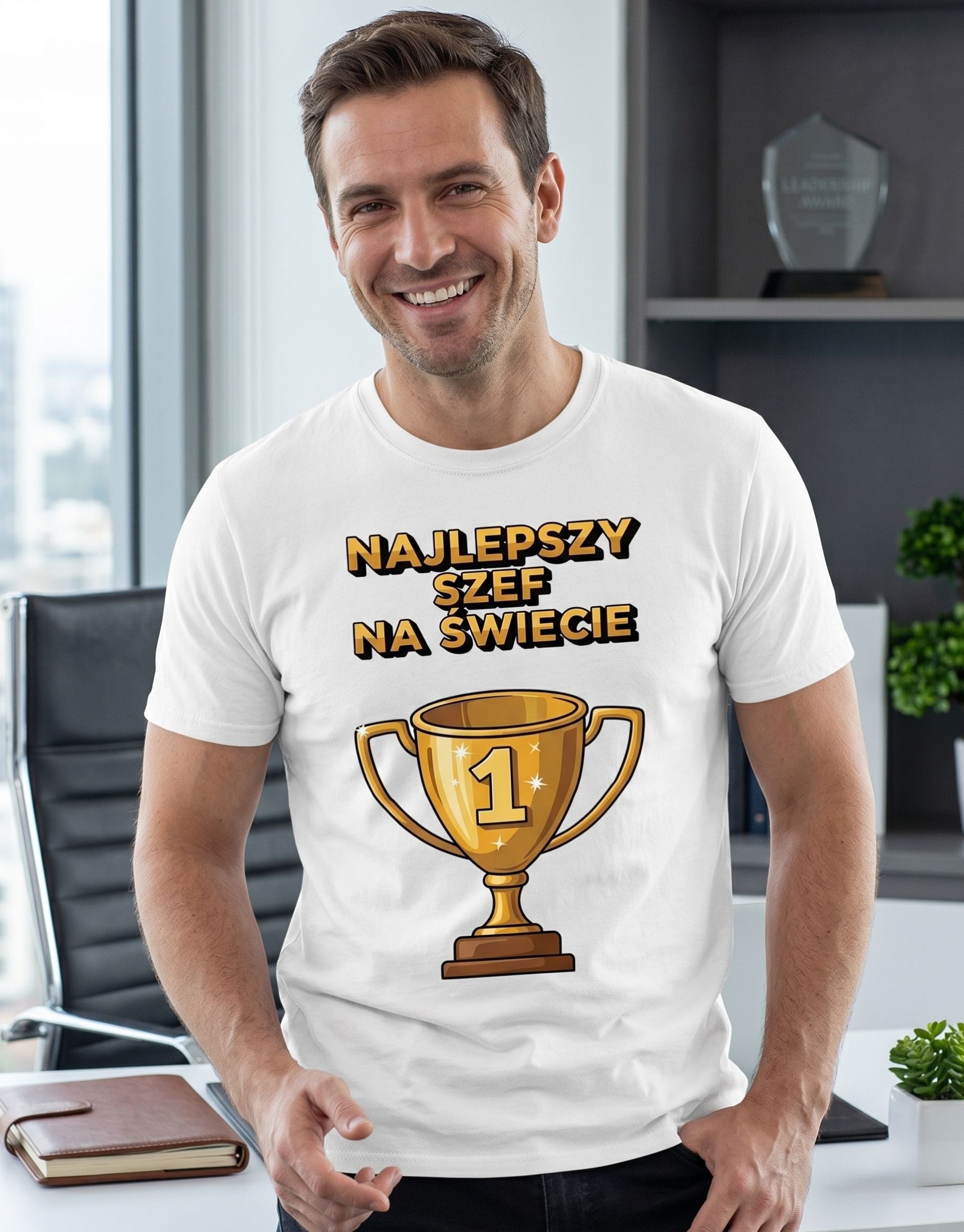 koszulka-szef-najlepszy-szef-unisex-biala-meska-model koszulka szef najlepszy szef unisex biala meska model