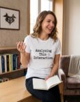 koszulka-analyzing-this-interaction-biala